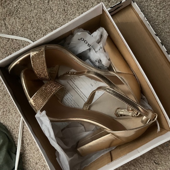 Gold Heels - Picture 3 of 3